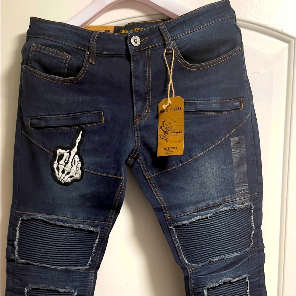 Jeans pants design by hand (brand new)
Sewing patches 🔥